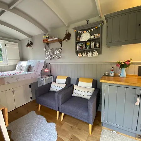 Poachers Hut At Keepers Cottage - Hot Tub & Pizza Oven - Trossachs Port Of Menteith Exterior photo