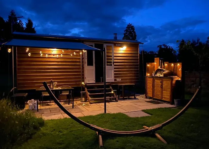 Poachers Hut At Keepers Cottage - Hot Tub & Pizza Oven - Trossachs